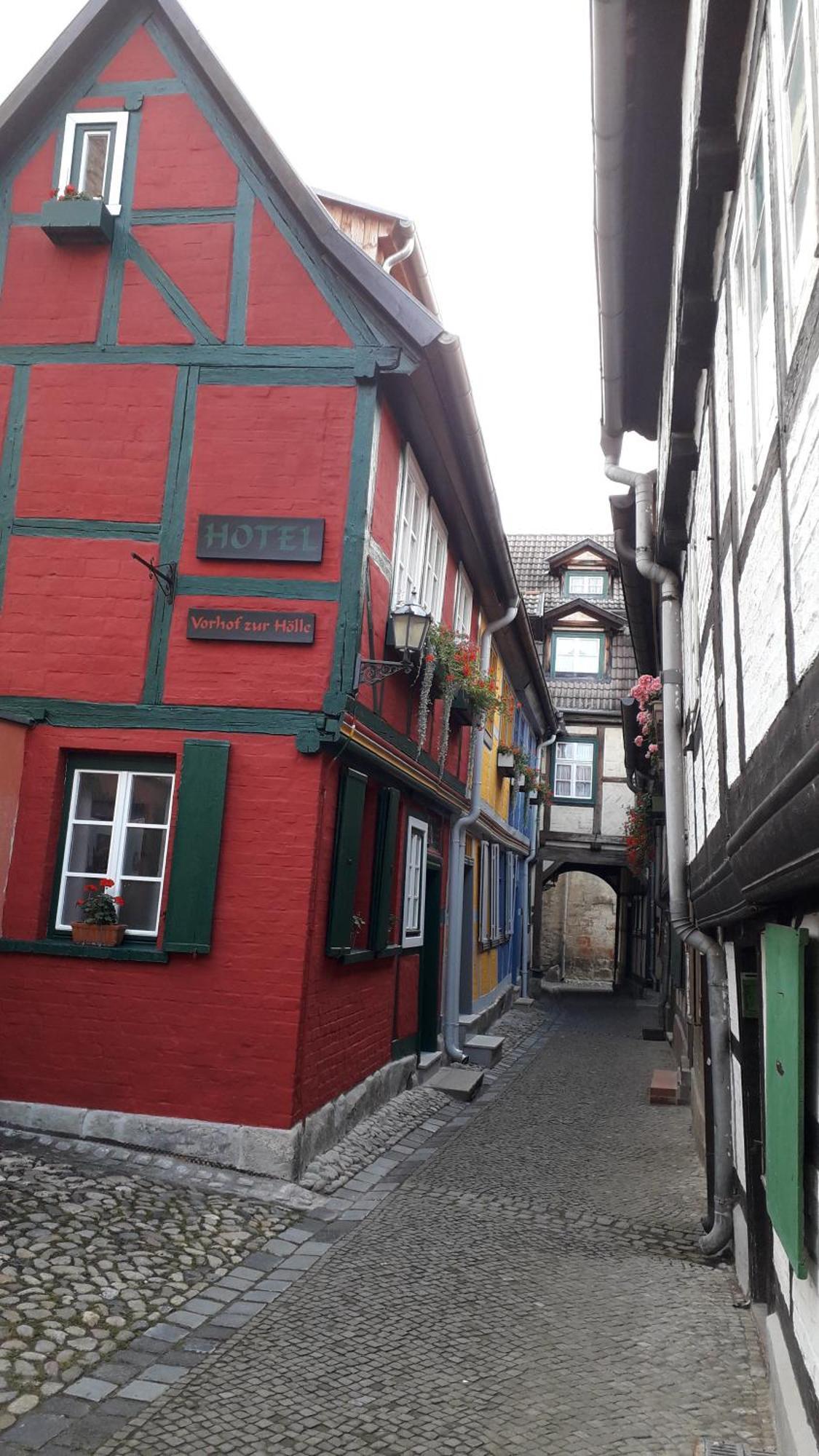 Fachwerkhotel - Ferienhaeuser Vorhof Zur Hoelle Quedlinburg Luaran gambar