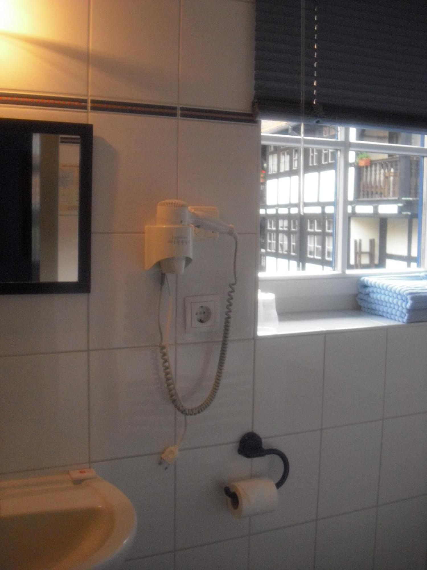 Fachwerkhotel - Ferienhaeuser Vorhof Zur Hoelle Quedlinburg Bilik gambar